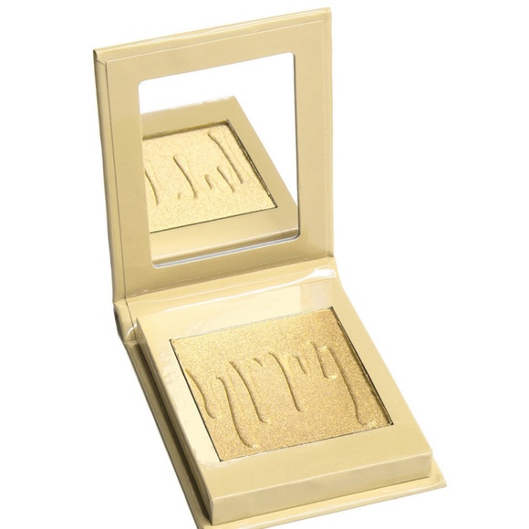 💕🍌Kylie Banana Split Pressed Illuminating Powder - Picture 8 of 8